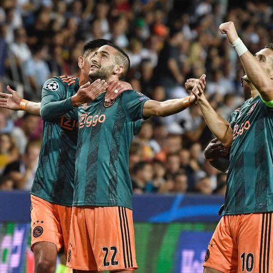 守的对抗强 守的对抗强